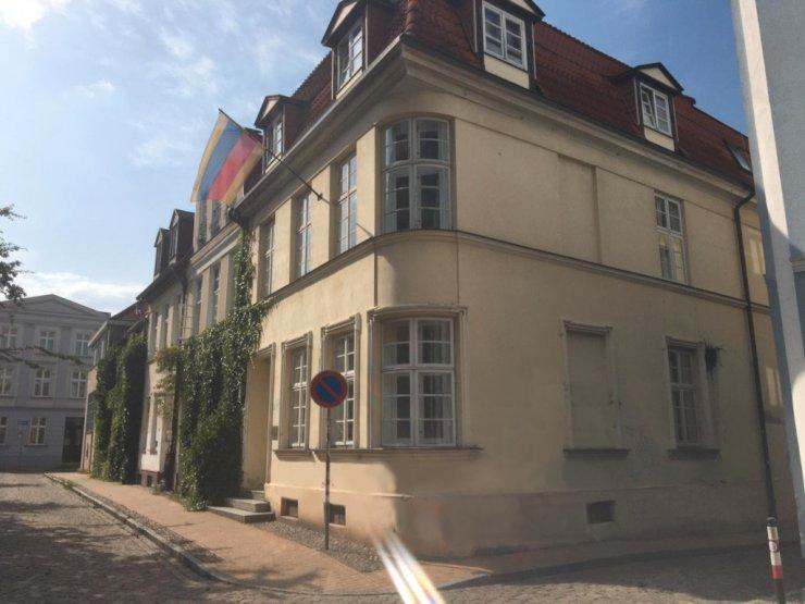 Etagenwohnung Rostock - 9 Zimmer, 20 m&sup2;, 300&euro; | Angebot:26633140