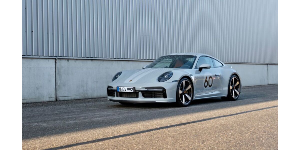 Porsche 992 7.600 km 344.990 &euro; Bad Wiessee 83707