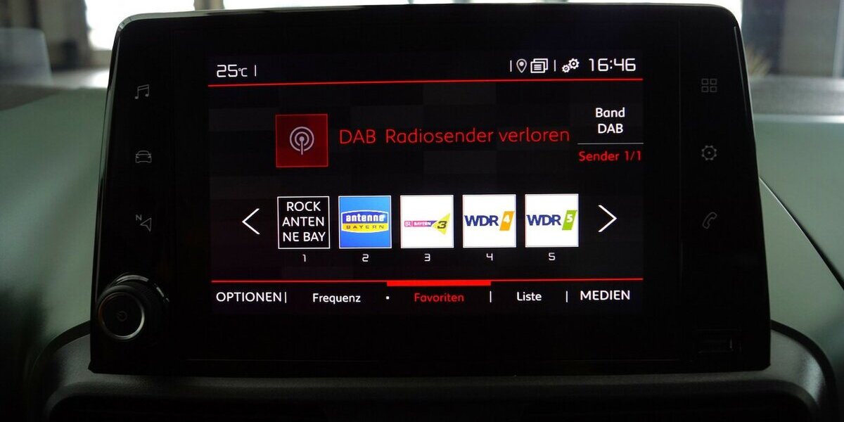 Citroen Berlingo 1.2 PureTech EAT8 Shine XL AHK 38.900 km 26.330 &euro; Lich 35423