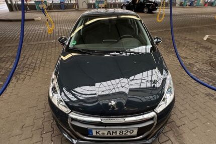 Peugeot 208 145.000 km 6.300 &euro; Köln 50829