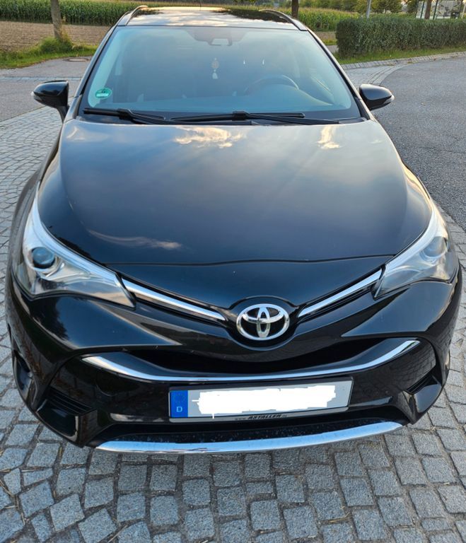 Toyota Avensis 104.000 km 18.100 € Unterschleissheim 85716