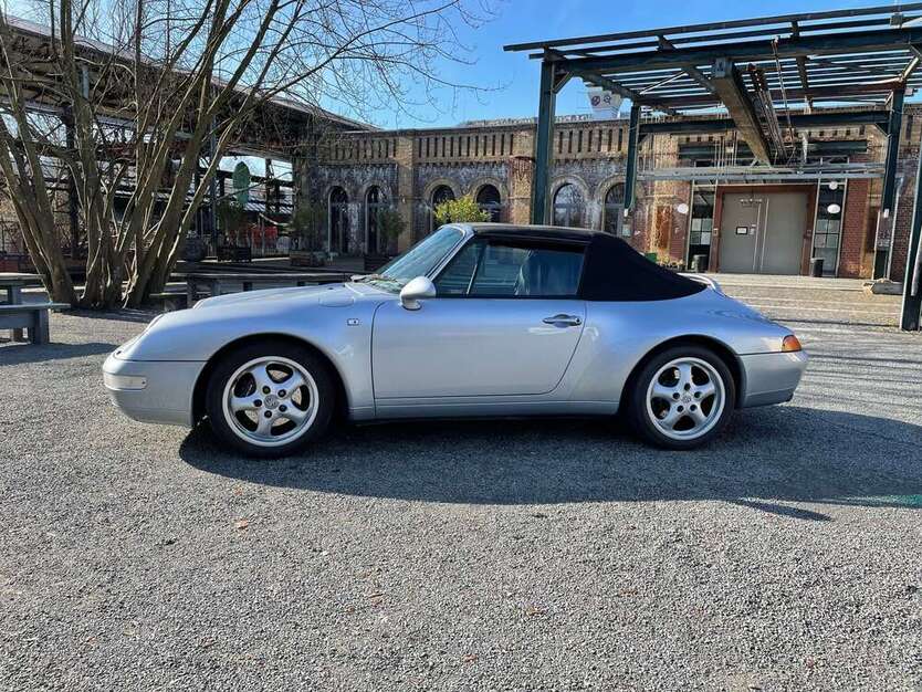 993