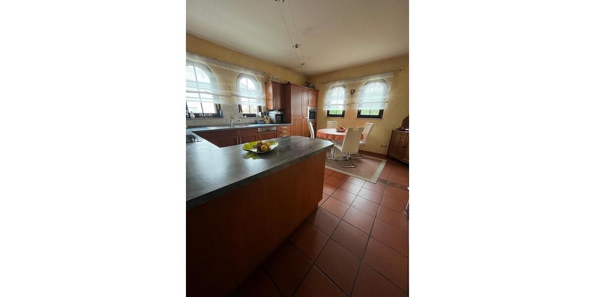 Villa Schwalbach - 8 Zimmer, 396 m&sup2;, 550.000&euro; | Angebot:27120414