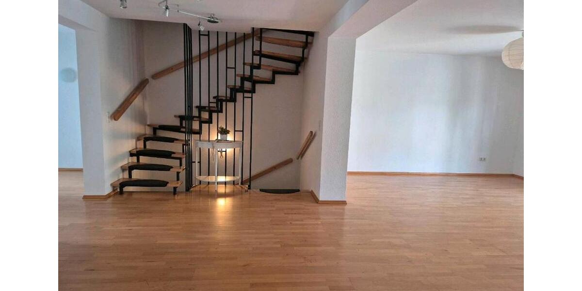 Doppelhaushälfte Kaiserslautern Bahnheim - 7 Zimmer, 220 m&sup2;, 2.250&euro; | Angebot:26170787