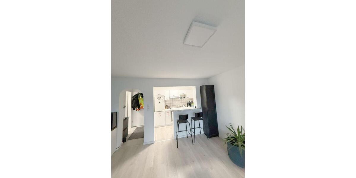 Sehr schöne, helle 1 Zi-Whg mit EBK und Balkon in Waldbüttelbrunn 1 zimmer