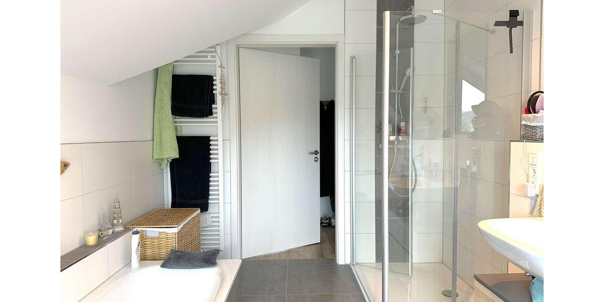 Dachgeschoßwohnung Ganderkesee - 4 Zimmer, 96 m&sup2;, 1.250&euro; | Angebot:25943368