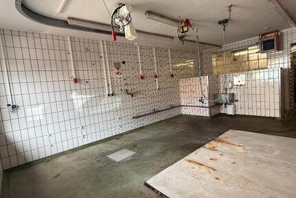 Lager- und Produktionsflächen samt Stellplatz in zentraler Lage zimmer