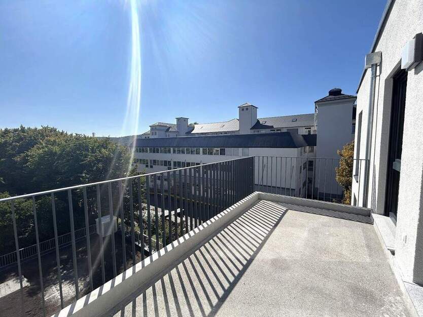 Moderner Wohnkomfort - viel Platz + Freiraum! 5 Zimmer + Süd-Balkon, Einbauküche, 2 Bäder, Aufzug 5 zimmer