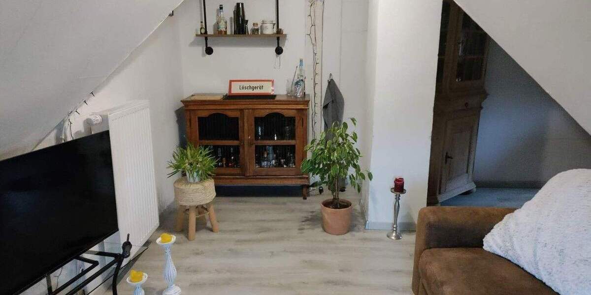 Einfamilienhaus Esslingen am Neckar (Oberesslingen) Oberesslingen - 8 Zimmer, 183 m&sup2;, 599.000&euro; | Angebot:25760346
