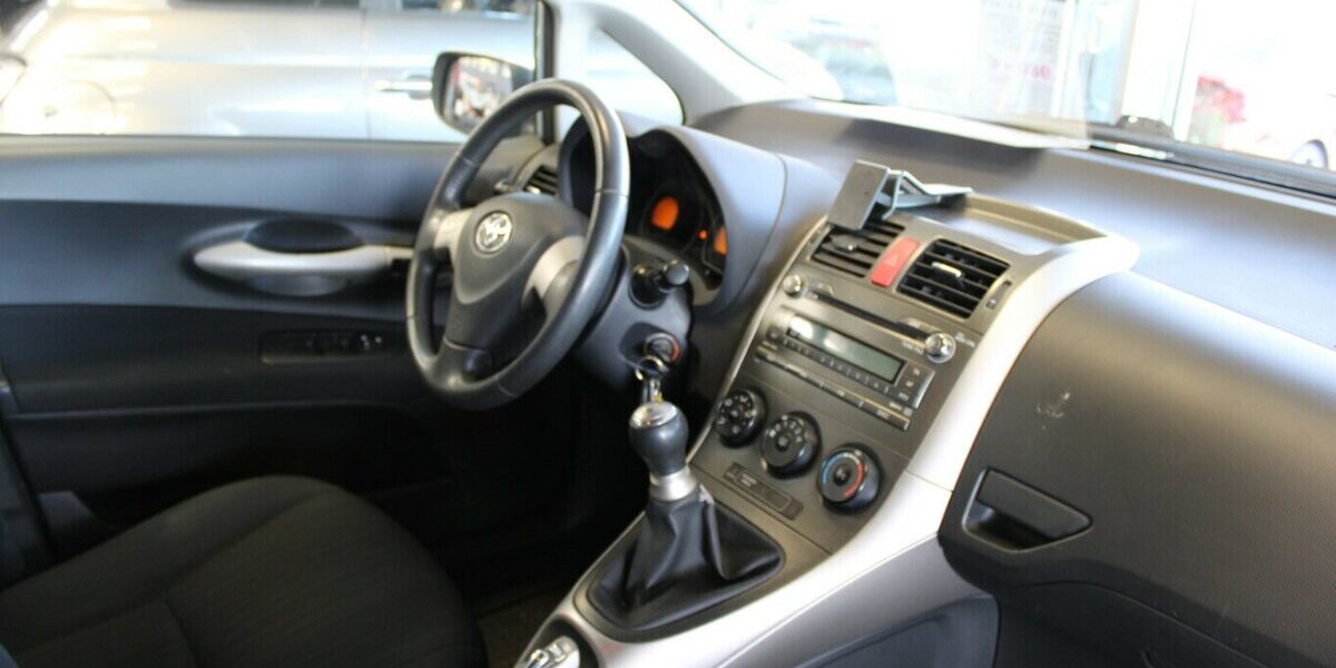 Toyota Auris 1.4 VVT-i Team - Klima - TÜV 02/28 - 70.835 km 5.980 &euro; Euskirchen 53881