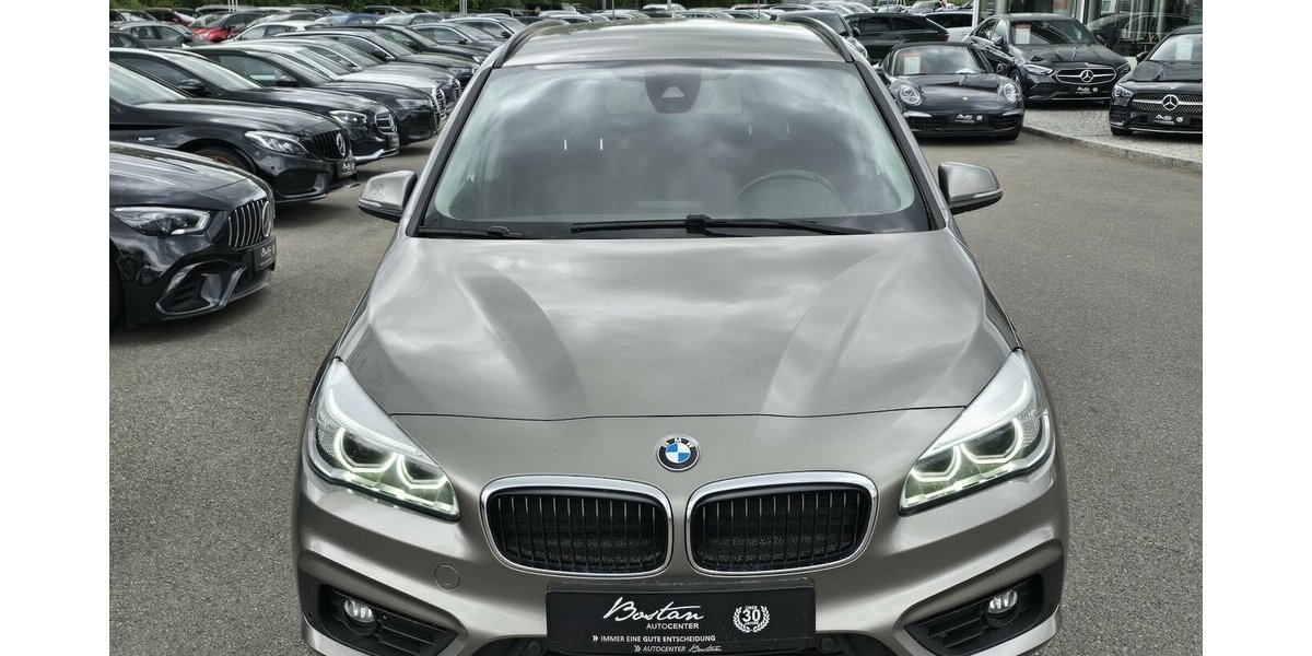 BMW 218 Active Tourer d ADVANTAGE/7-SITZER/AHK/KLIMA 179.900 km 11.900 &euro; Villingen-Schwenningen 78054