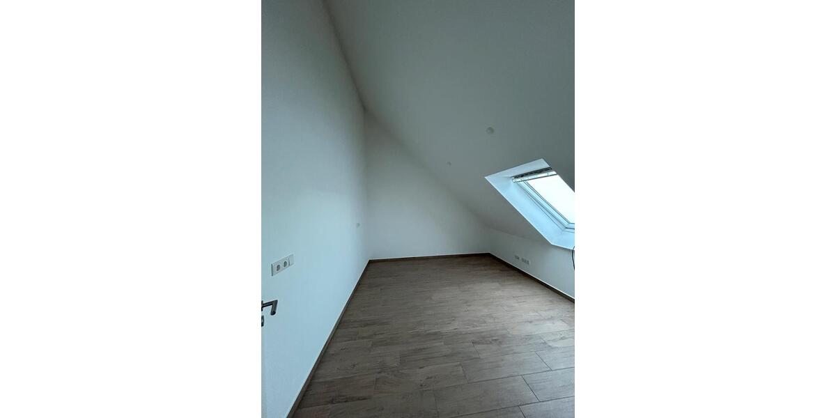 Dachgeschoßwohnung Bad Zwischenahn - 5 Zimmer, 125 m&sup2;, 1.500&euro; | Angebot:24565461