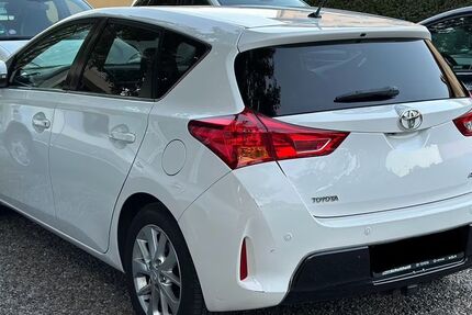 Toyota Auris 69.000 km 13.700 &euro; Hattersheim am Main 65795