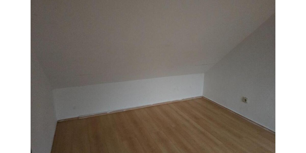 Dachgeschoßwohnung Saarbrücken Neue Bremm - 3 Zimmer, 92 m&sup2;, 1.050&euro; | Angebot:25637813