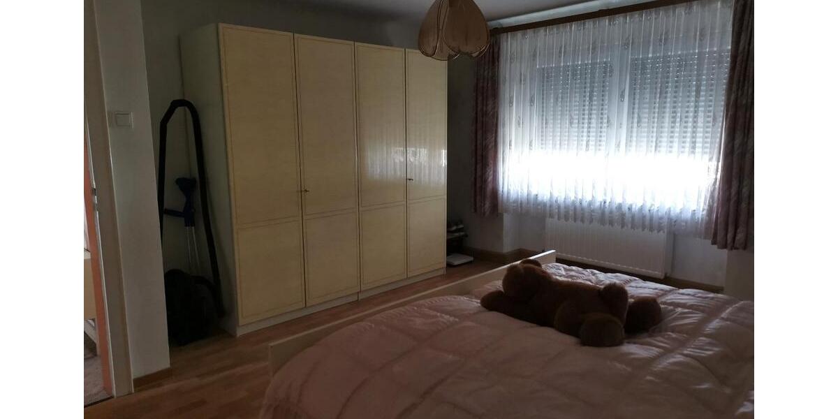 Reihenhaus Schwalbach - 7 Zimmer, 180 m&sup2;, 265.000&euro; | Angebot:27288305
