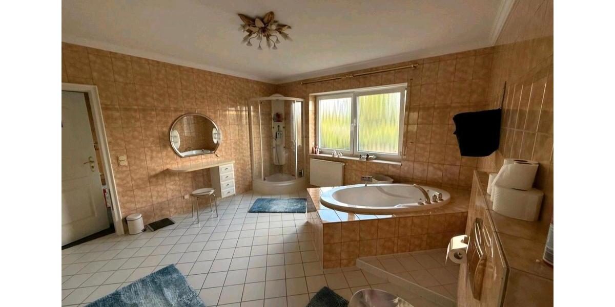 Villa Eschwege - 8 Zimmer, 300 m&sup2;, 675.000&euro; | Angebot:26404791