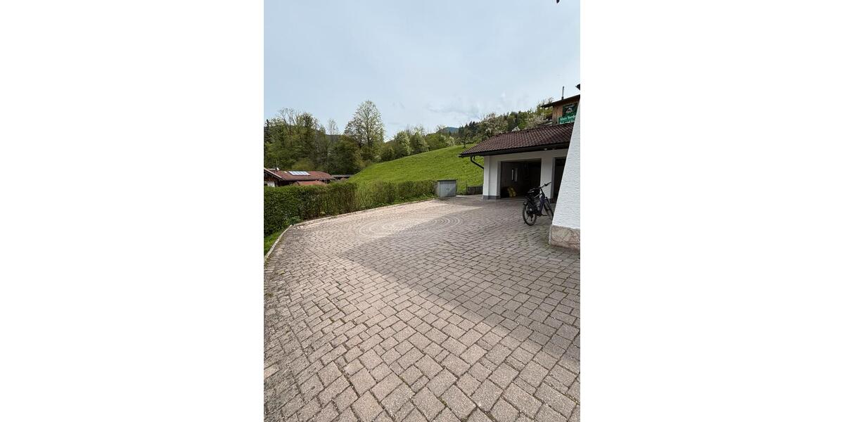 Etagenwohnung Bischofswiesen - 4 Zimmer, 100 m&sup2;, 1.500&euro; | Angebot:25171647