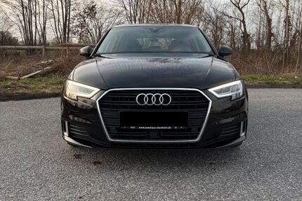 Audi A3 150.000 km 15.999 &euro; Kölln-Reisiek 25337