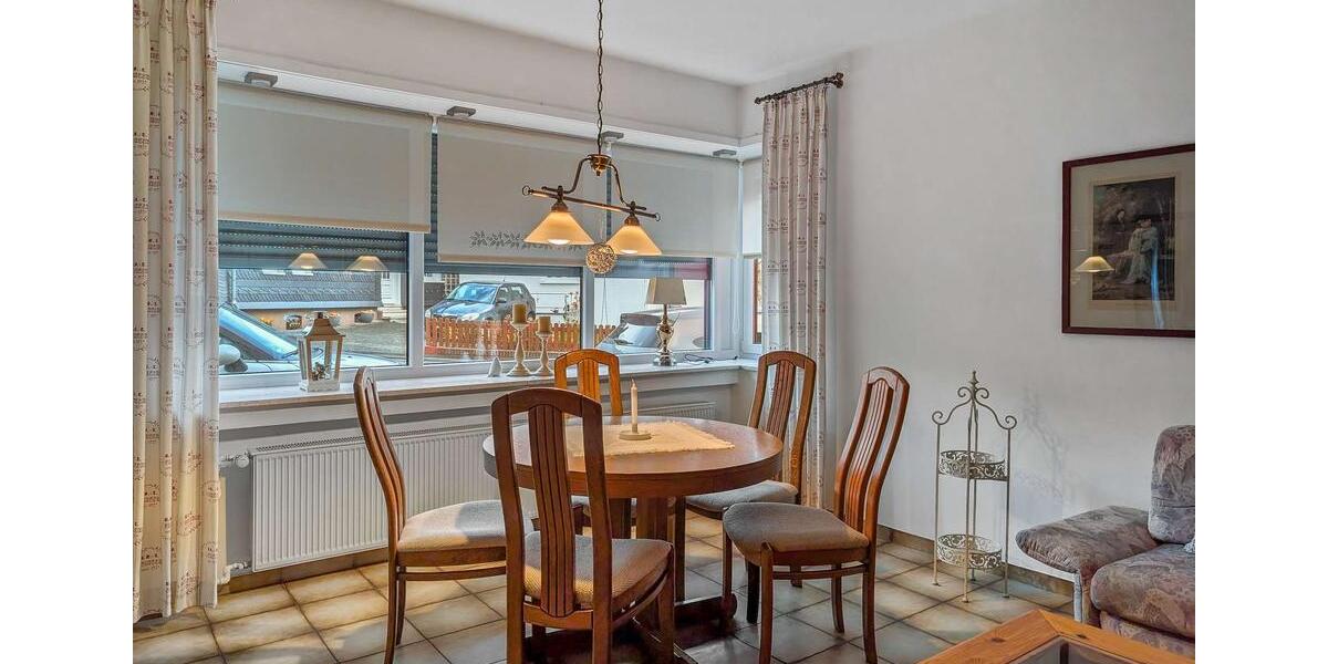 Einfamilienhaus Biedenkopf - 7 Zimmer, 259 m&sup2;, 1.200&euro; | Angebot:25433797