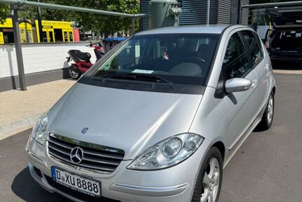 Mercedes-Benz A 180 227.120 km 3.300 &euro; Düsseldorf 40211