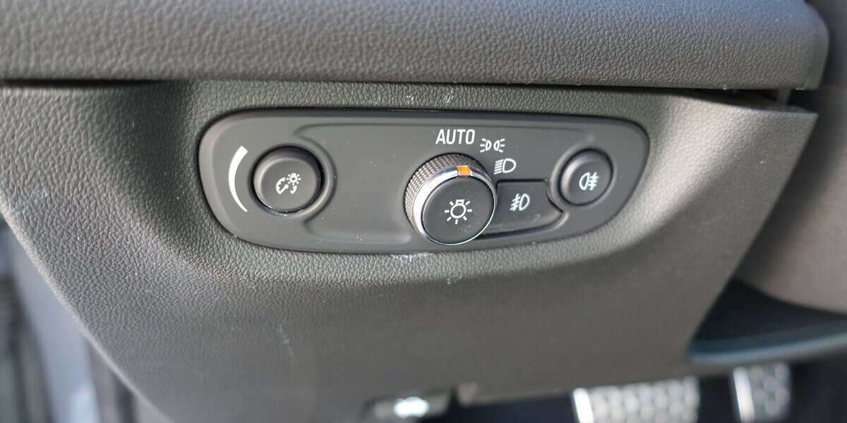 Opel Insignia Elegance Navi PDC Kamera Memory LED eGHSD 96.200 km 19.950 &euro; Neumarkt/OPf 92318