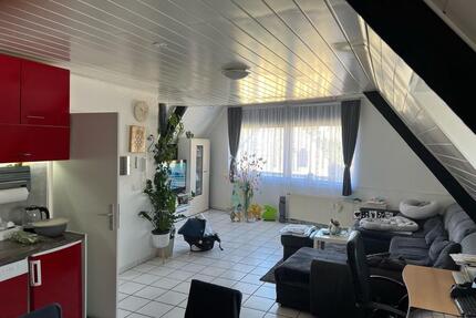 Helle 2-Zimmer Wohnung mit Garage in zentraler Lage