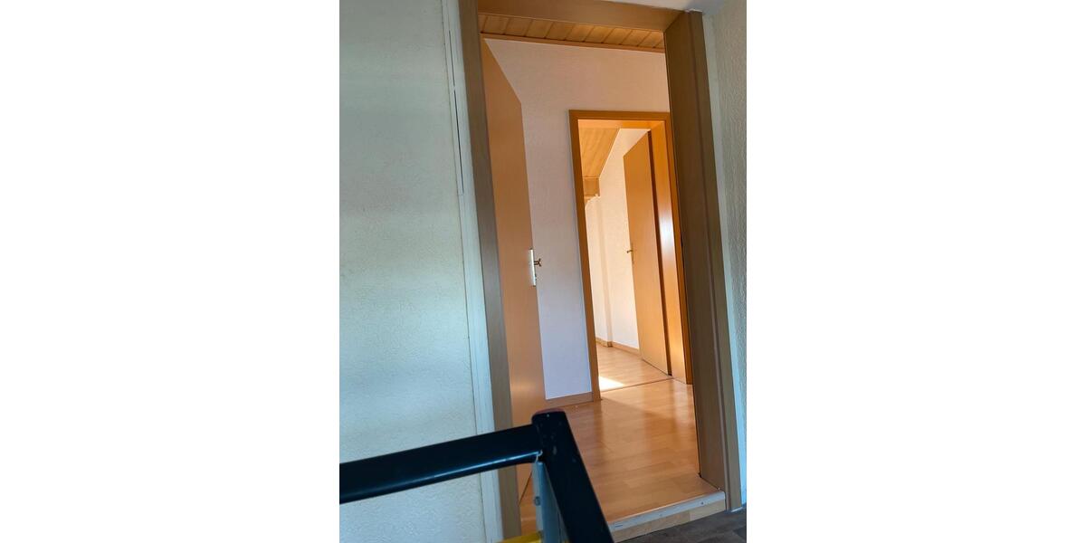 Dachgeschoßwohnung Stadtallendorf - 2.5 Zimmer, 79 m&sup2;, 650&euro; | Angebot:25568207