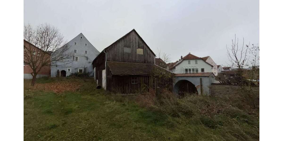 Haus zum Kaufen in Luhe-Wildenau 195.000 € 200 m² 6 zimmer