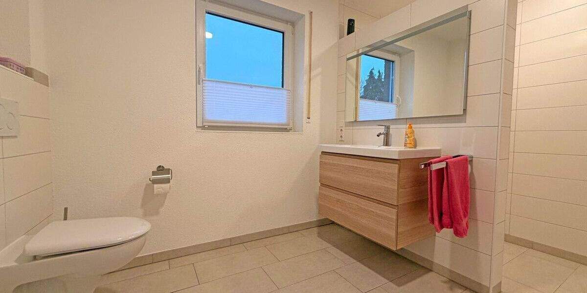 Seniorengerechte Eigentumswohnung 1. OG Erdwärme, Fahrstuhl, Stellplatz uvm.! 3 zimmer