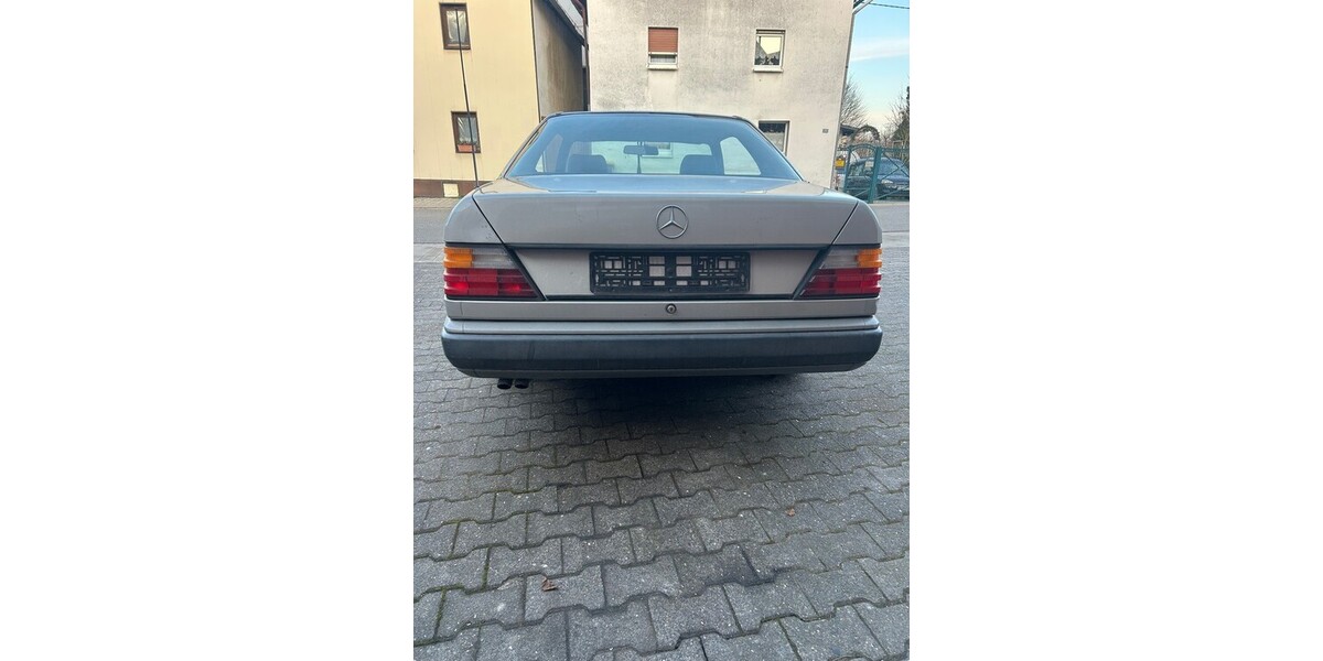 Mercedes-Benz CE 300 198.900 km 7.600 &euro; Bad Schwalbach 65307