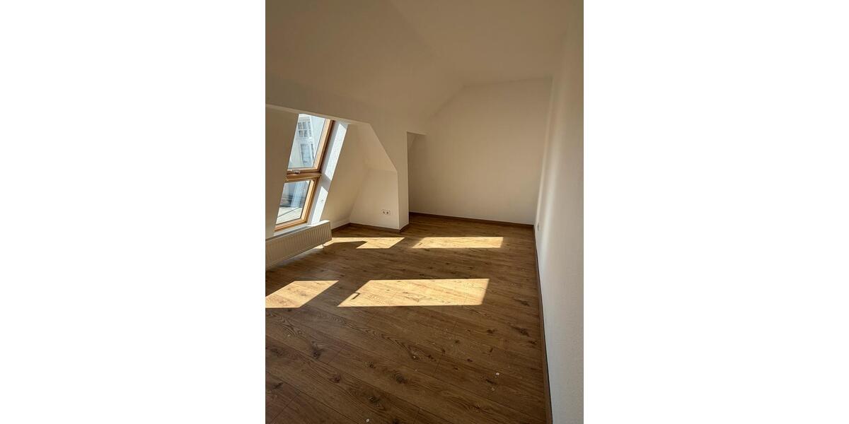Dachgeschoßwohnung Cottbus - 3 Zimmer, 70 m&sup2;, 700&euro; | Angebot:26195690