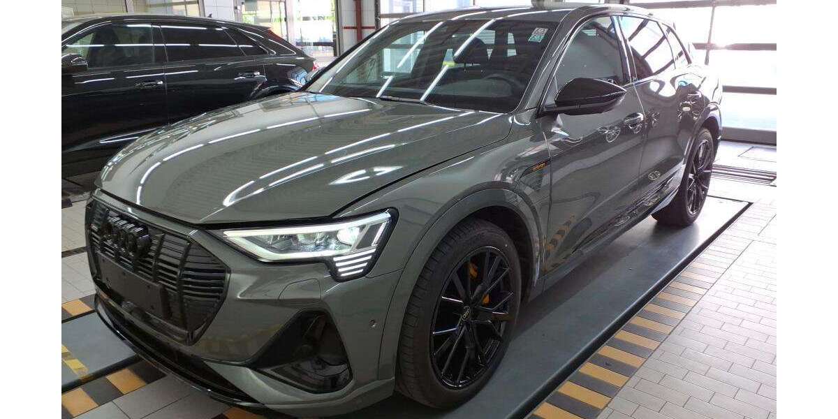 Audi e-tron 55.357 km 36.990 &euro; Hamburg 22047
