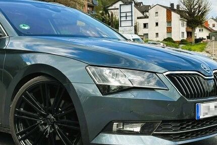 Skoda Superb 106.000 km 15.950 &euro; Brechen 65611