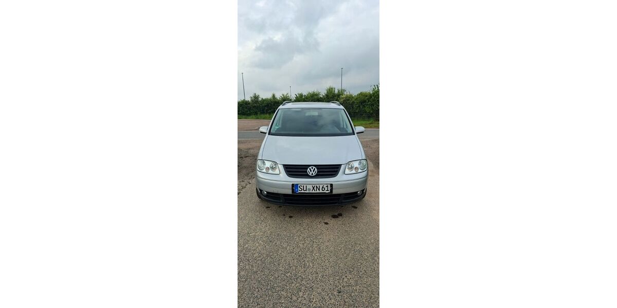 VW Touran 142.000 km 4.800 &euro; Niederkassel 53859