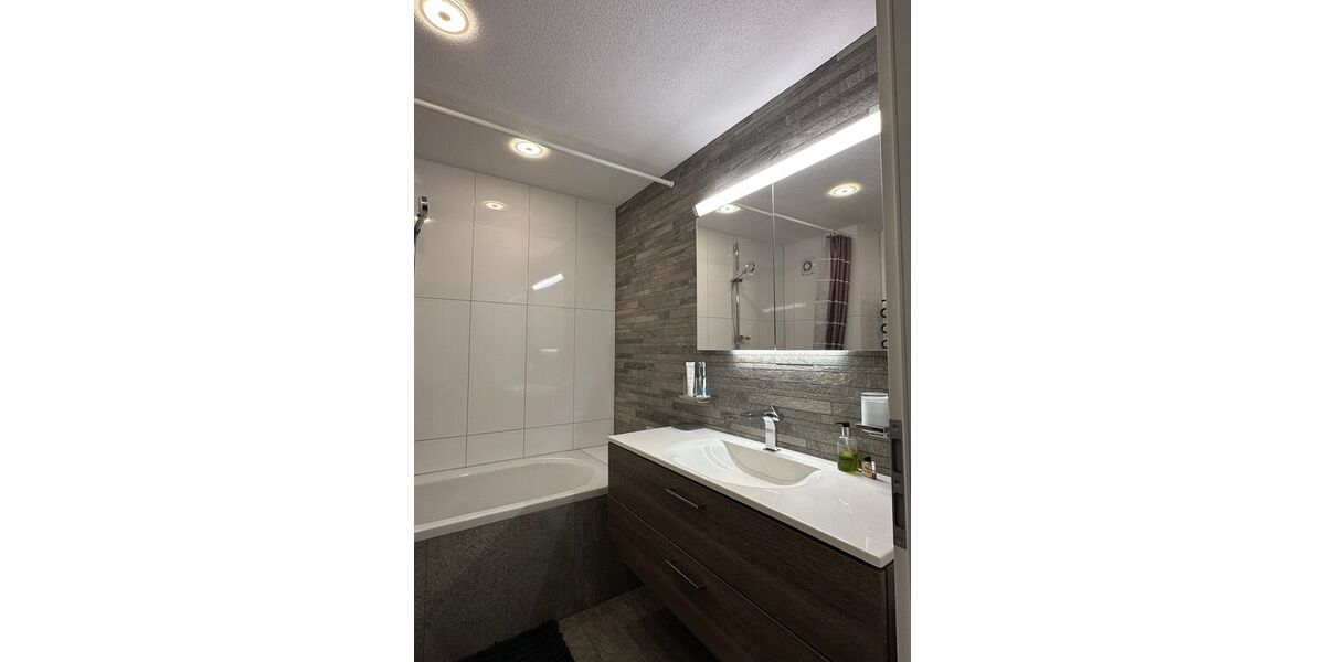 3-Zi-Wohnung mit Traumblick und LageTeilmöbliertGarageAufzug - von privat zu verkaufen! - Appartement Pforzheim Nordstadt | Angebot:26972518