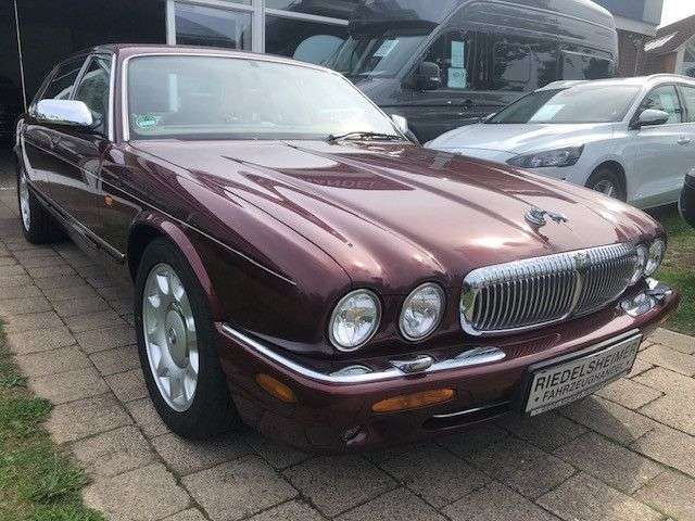 Jaguar Daimler 131.893 km 27.880 € Zeven 27404