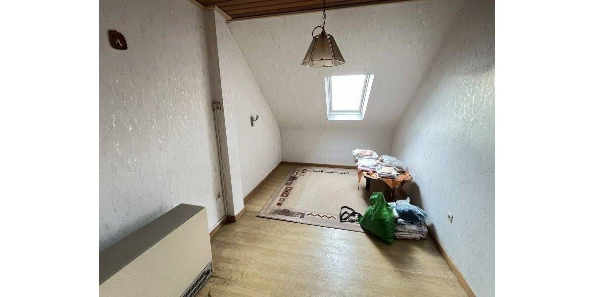 Einfamilienhaus mit großem Garten - sanierungsbedürftig mit viel Potenzial 5 zimmer