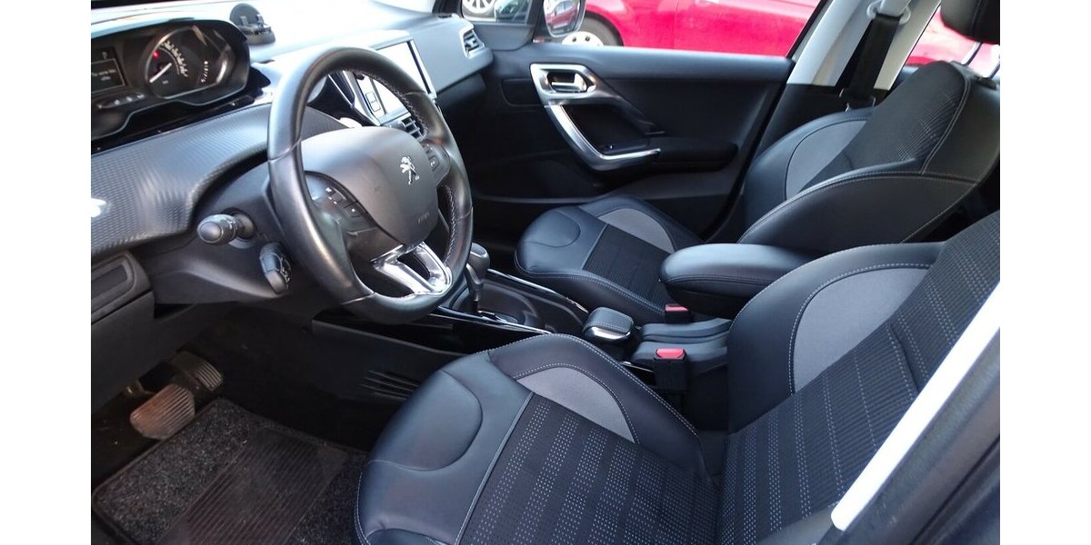 Peugeot 2008 Allure Automatik, Navigation, Parksensoren, 32.718 km 10.990 &euro; Rodgau 63110