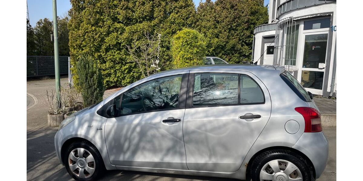 Toyota Yaris 186.000 km 2.890 &euro; Essen 45326