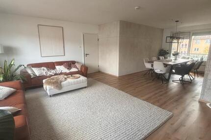 5 Zi ETW, 110m2, Stellplatz, EBK, hell, 2. St., Fürth 5 zimmer