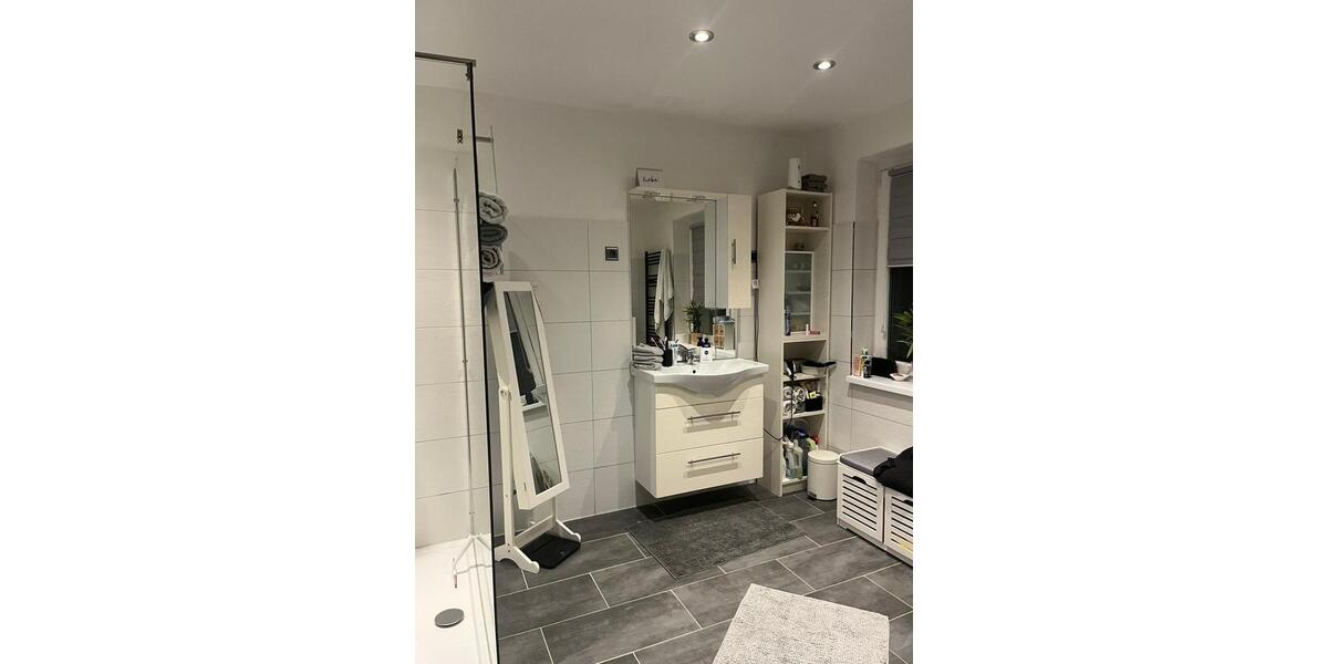 Zweifamilienhaus + Einliegerwohnung auf großem Grundstück – ruhig 11 zimmer