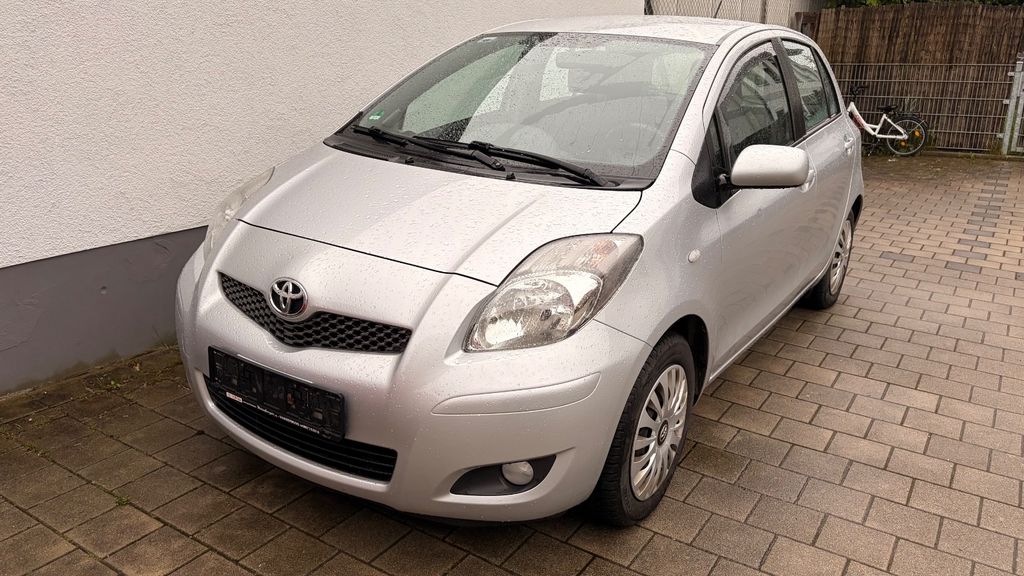 Toyota Yaris 194.000 km 2.790 &euro; Forstern 85659