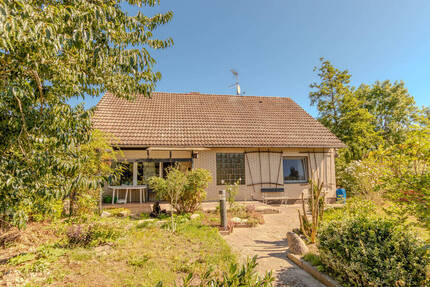 Einfamilienhaus mit Gartenhaus und zwei Garagen in Elbnähe 4 zimmer