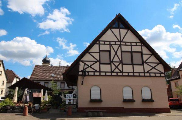Einfamilienhaus Neuenstadt am Kocher - 9 Zimmer, 274 m&sup2;, 639.000&euro; | Angebot:26811598