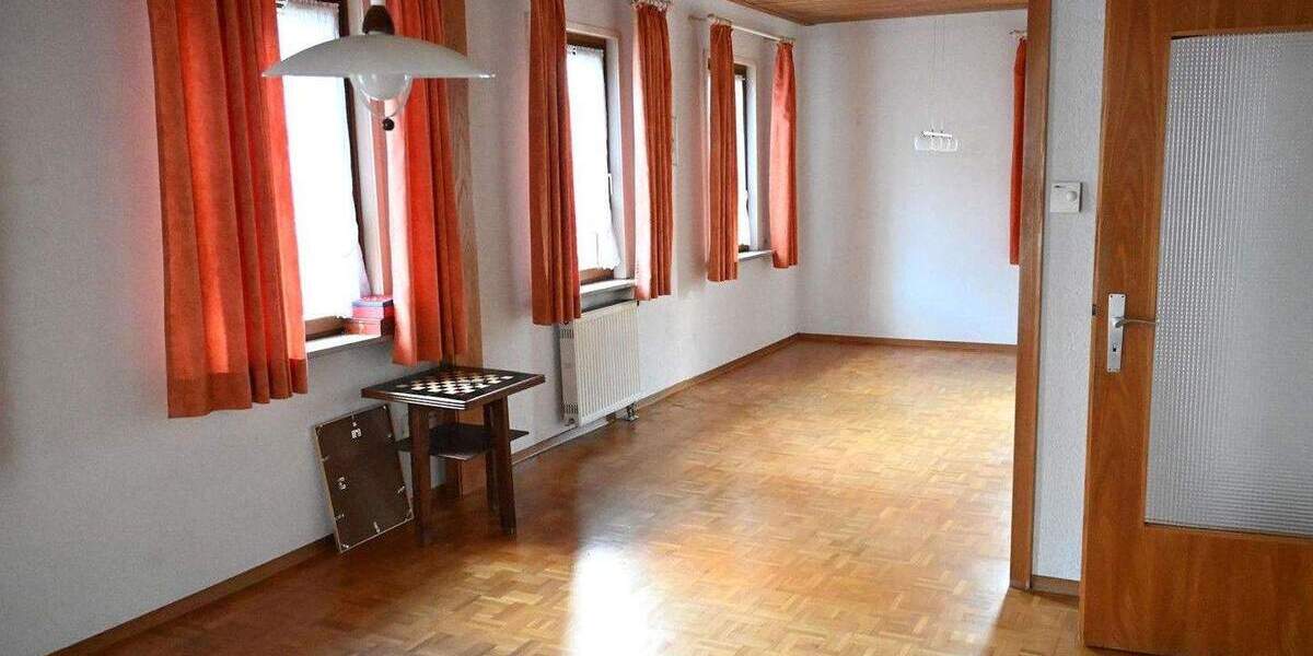 Einfamilienhaus Bad Urach - 5 Zimmer, 143 m&sup2;, 375.000&euro; | Angebot:25804260