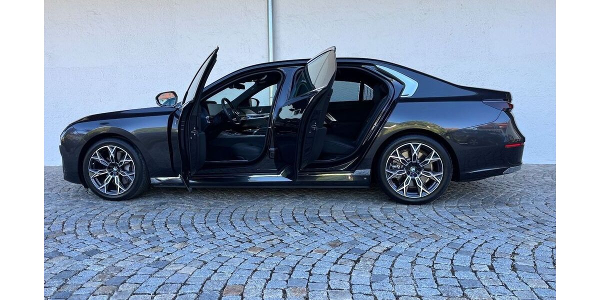 BMW i7 4.721 km 81.900 &euro; München 81245