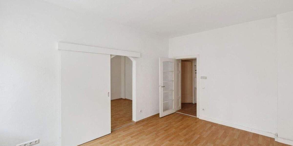 Frei ab 15.03.2026 und ein großer Südbalkon! Helle 3,5-Zimmer-Wohnung im 2.Stock, zentrale aber ruhige Lage in Rennweg 3 zimmer