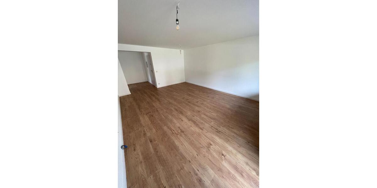 Erdgeschoßwohnung Neuenstein - 4 Zimmer, 100 m&sup2;, 1.050&euro; | Angebot:26350156
