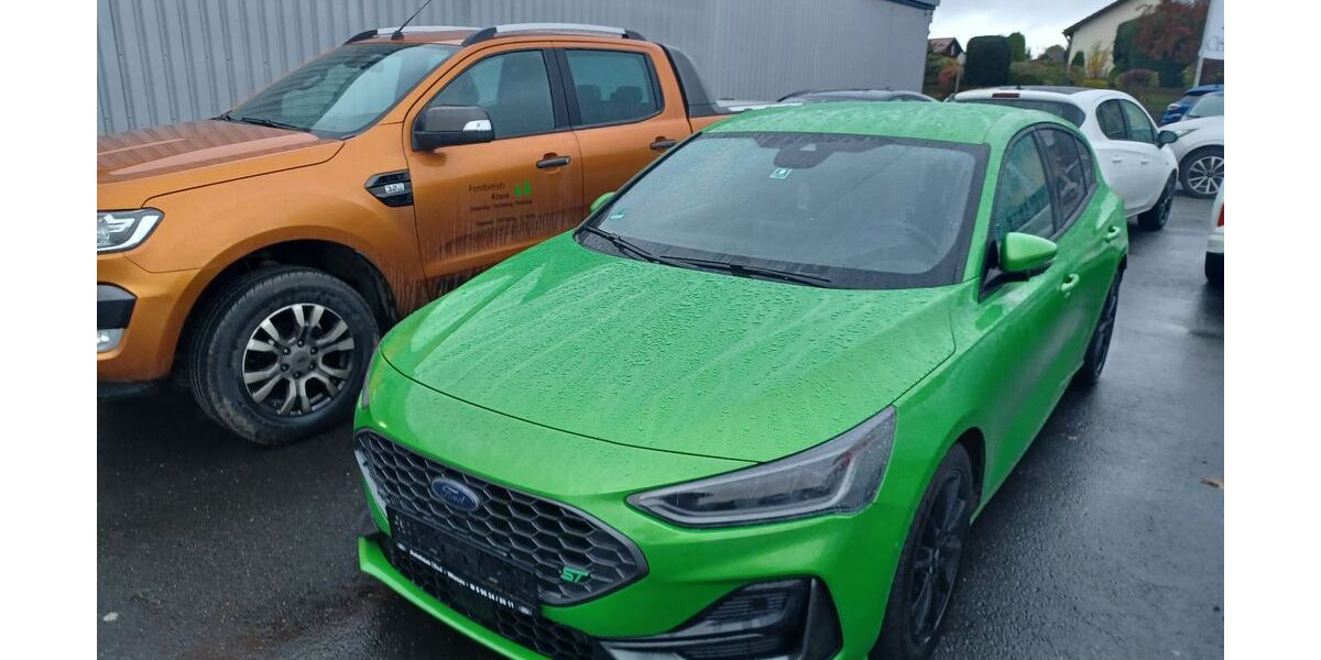 Ford Focus 44.800 km 30.440 € Wiesau 95676