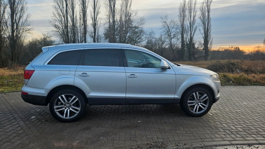 Audi Q7 289.000 km 9.250 &euro; Wiesbaden 65203